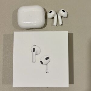 Apple AirPods with Charging Case (3rd Generation)
